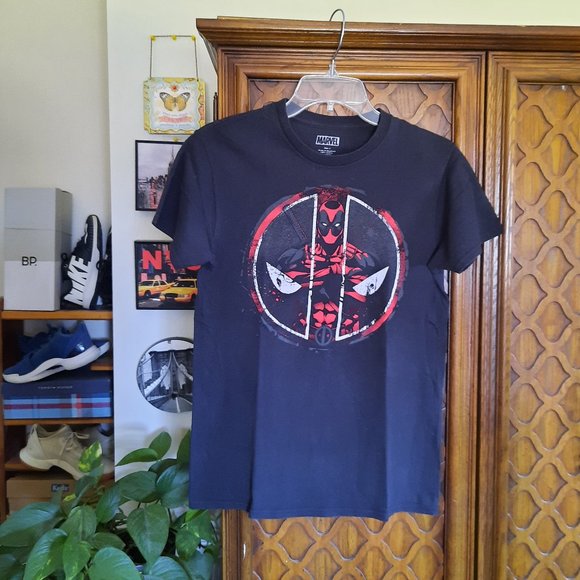3/$15 MARVEL Deadpool Corss Armed Circle Splatter Distressed Logo Tee - Black, S - Picture 16 of 16
